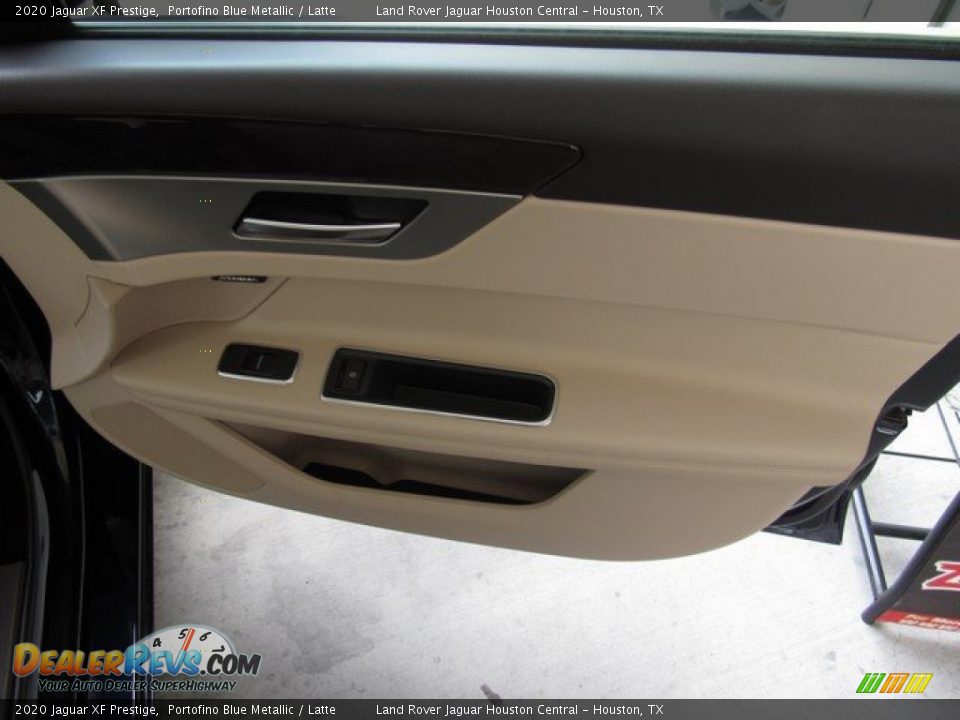 Door Panel of 2020 Jaguar XF Prestige Photo #20