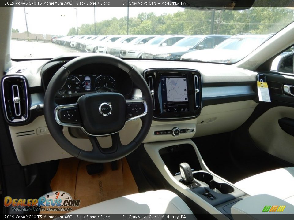 2019 Volvo XC40 T5 Momentum AWD Black Stone / Blond Photo #9
