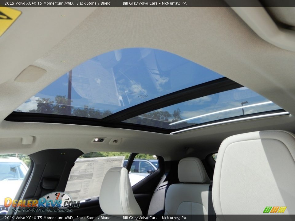 2019 Volvo XC40 T5 Momentum AWD Black Stone / Blond Photo #12