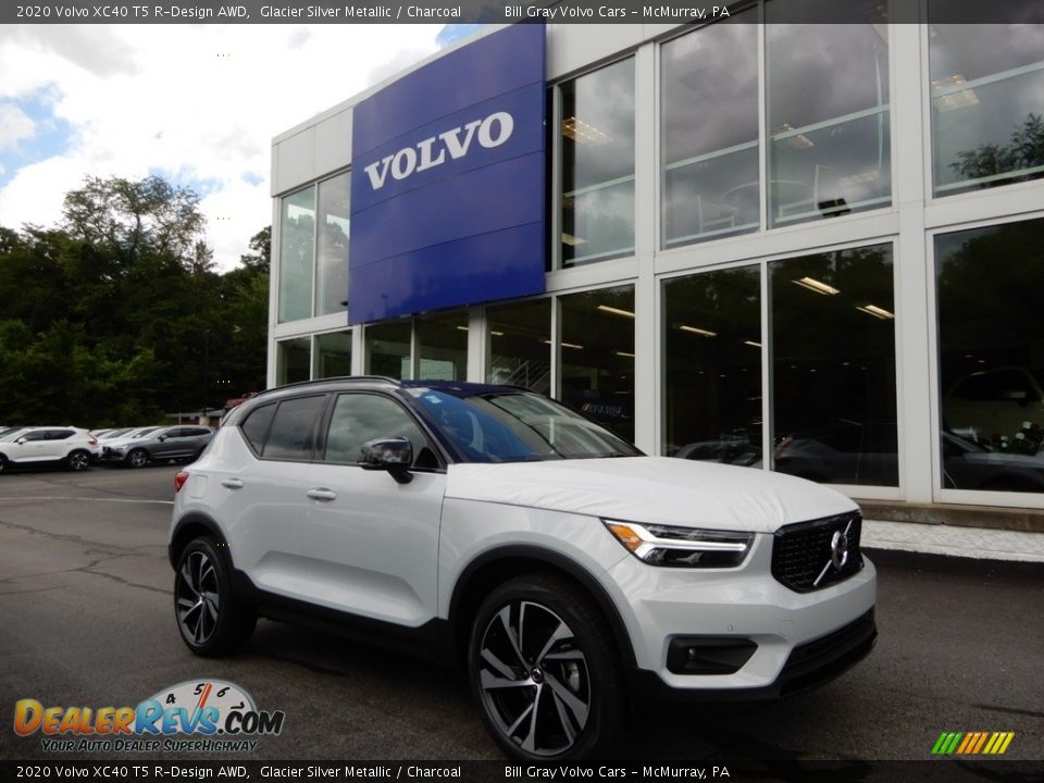 Front 3/4 View of 2020 Volvo XC40 T5 R-Design AWD Photo #1