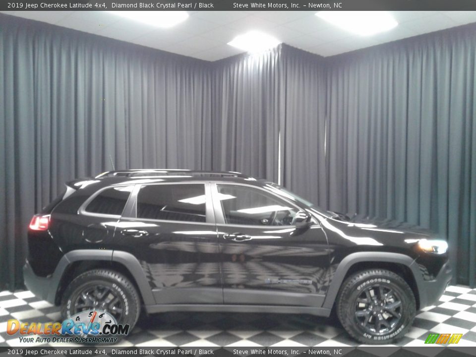 2019 Jeep Cherokee Latitude 4x4 Diamond Black Crystal Pearl / Black Photo #5