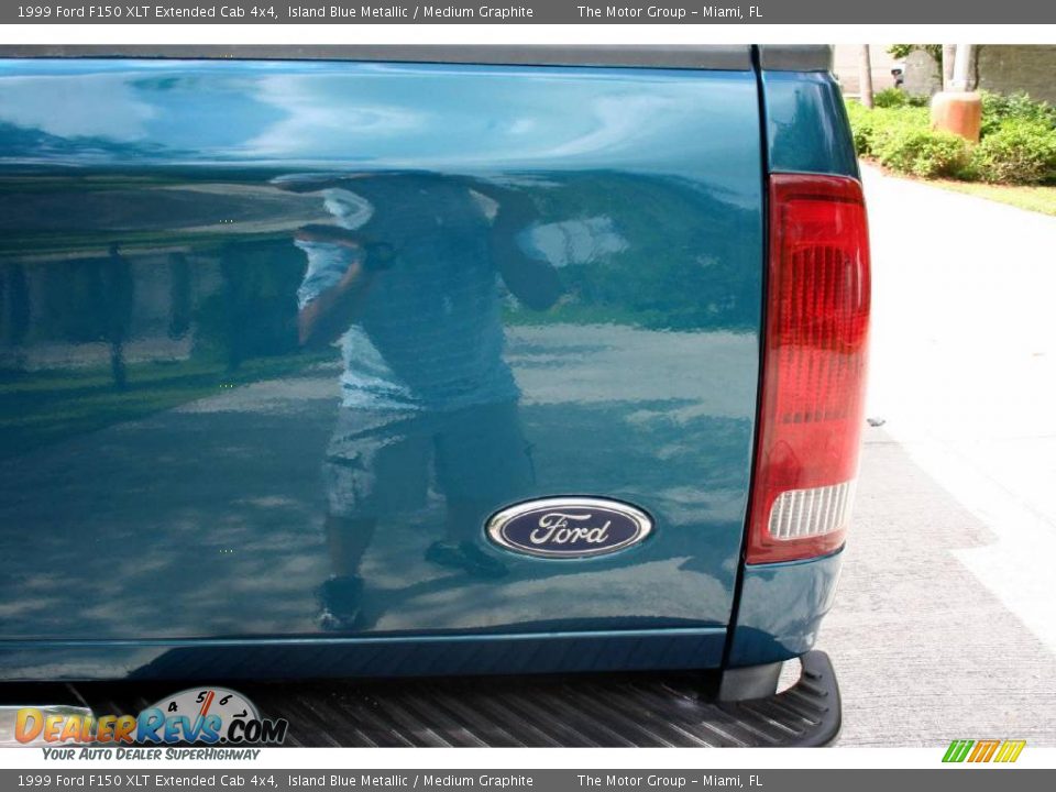 1999 Ford F150 XLT Extended Cab 4x4 Island Blue Metallic / Medium Graphite Photo #31
