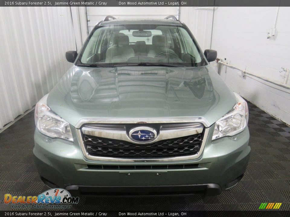 2016 Subaru Forester 2.5i Jasmine Green Metallic / Gray Photo #5