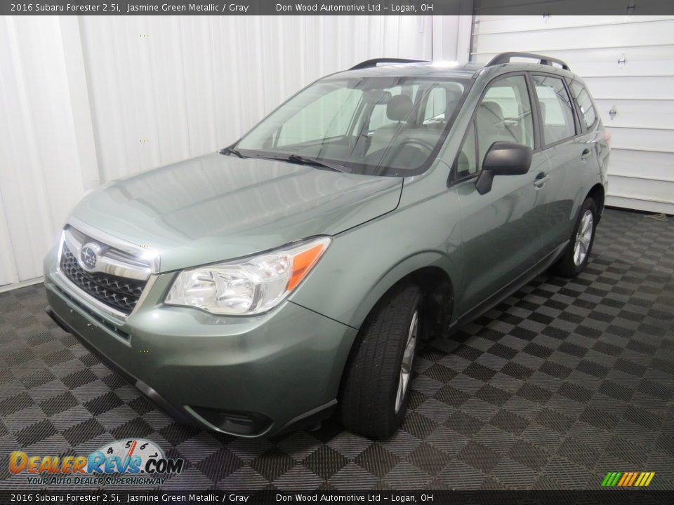 2016 Subaru Forester 2.5i Jasmine Green Metallic / Gray Photo #8
