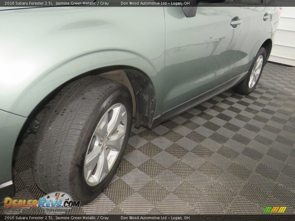 2016 Subaru Forester 2.5i Jasmine Green Metallic / Gray Photo #9