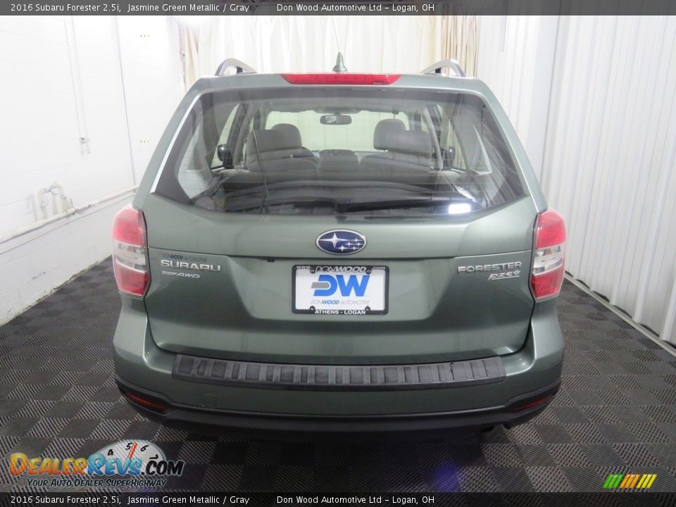 2016 Subaru Forester 2.5i Jasmine Green Metallic / Gray Photo #12