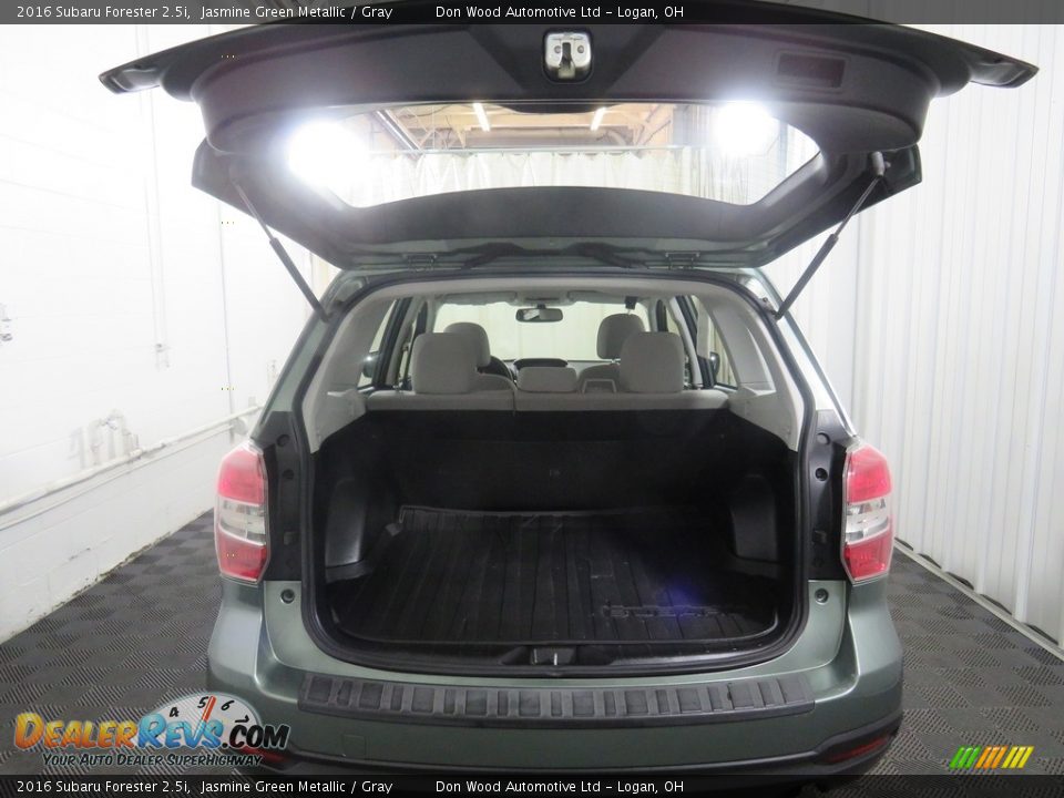 2016 Subaru Forester 2.5i Jasmine Green Metallic / Gray Photo #13