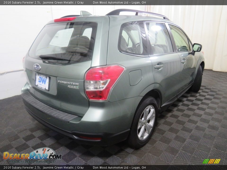 2016 Subaru Forester 2.5i Jasmine Green Metallic / Gray Photo #16