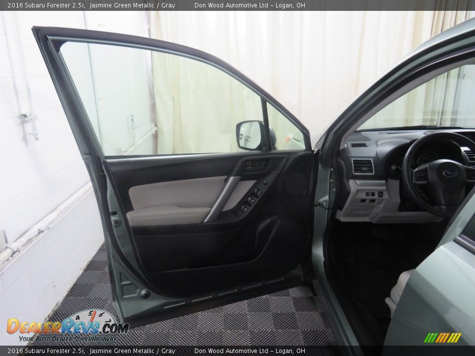 2016 Subaru Forester 2.5i Jasmine Green Metallic / Gray Photo #29