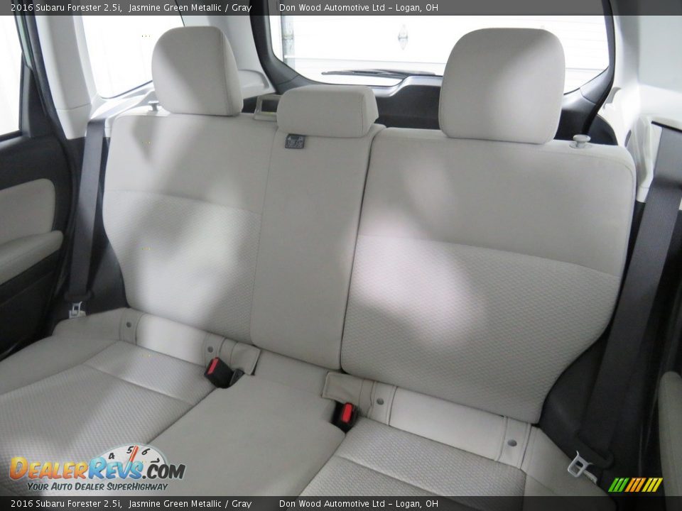 2016 Subaru Forester 2.5i Jasmine Green Metallic / Gray Photo #32