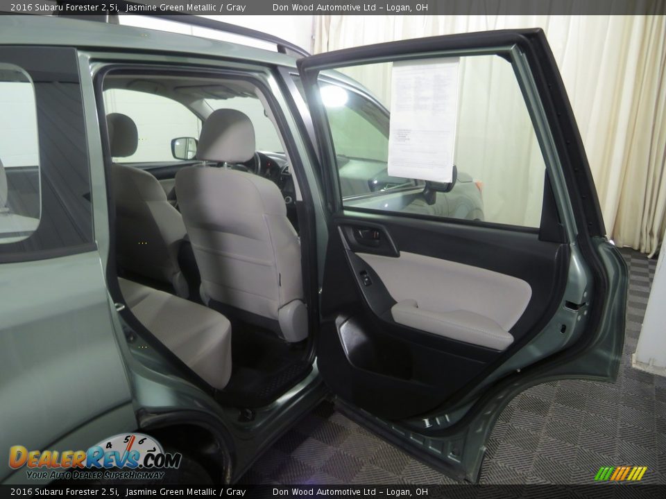2016 Subaru Forester 2.5i Jasmine Green Metallic / Gray Photo #36