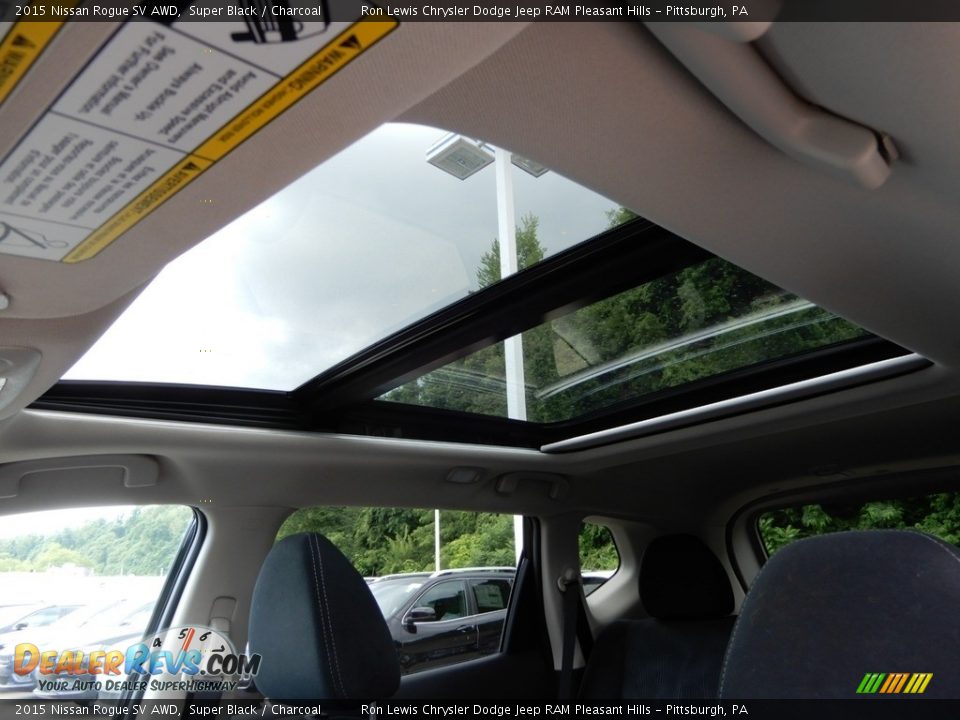 2015 Nissan Rogue SV AWD Super Black / Charcoal Photo #17