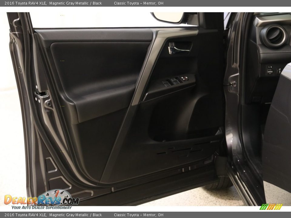 2016 Toyota RAV4 XLE Magnetic Gray Metallic / Black Photo #4