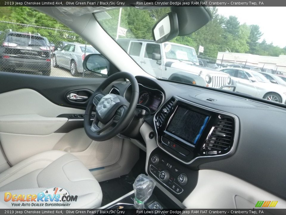 2019 Jeep Cherokee Limited 4x4 Olive Green Pearl / Black/Ski Grey Photo #10
