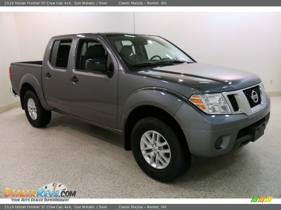 Front 3/4 View of 2019 Nissan Frontier SV Crew Cab 4x4 Photo #1