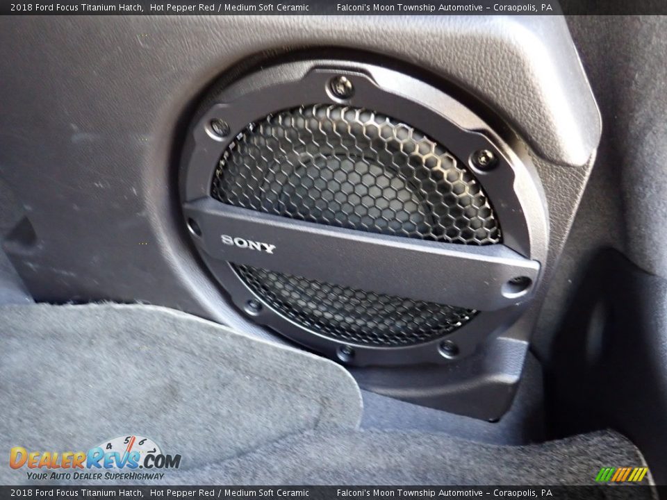 2018 Ford Focus Titanium Hatch Hot Pepper Red / Medium Soft Ceramic Photo #5