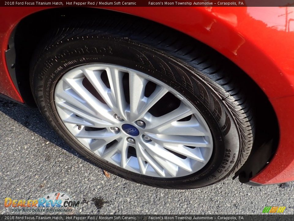 2018 Ford Focus Titanium Hatch Hot Pepper Red / Medium Soft Ceramic Photo #11
