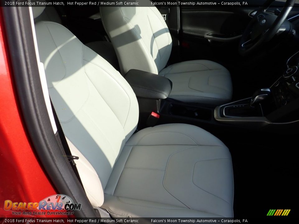 2018 Ford Focus Titanium Hatch Hot Pepper Red / Medium Soft Ceramic Photo #12