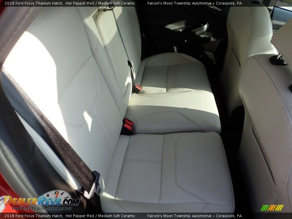 2018 Ford Focus Titanium Hatch Hot Pepper Red / Medium Soft Ceramic Photo #15