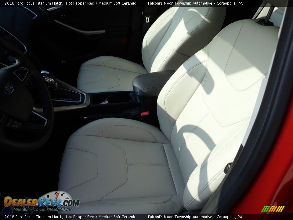 2018 Ford Focus Titanium Hatch Hot Pepper Red / Medium Soft Ceramic Photo #16