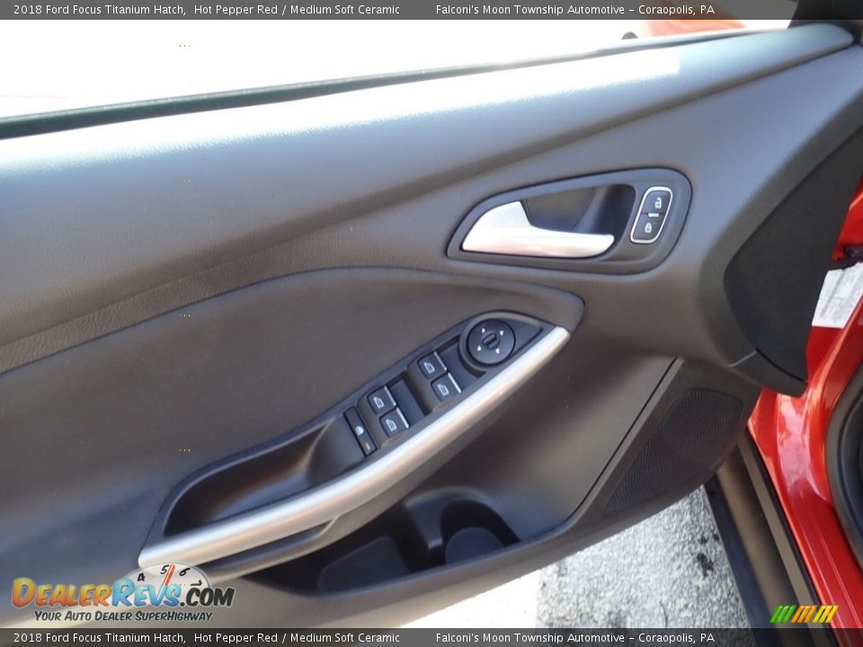 2018 Ford Focus Titanium Hatch Hot Pepper Red / Medium Soft Ceramic Photo #19