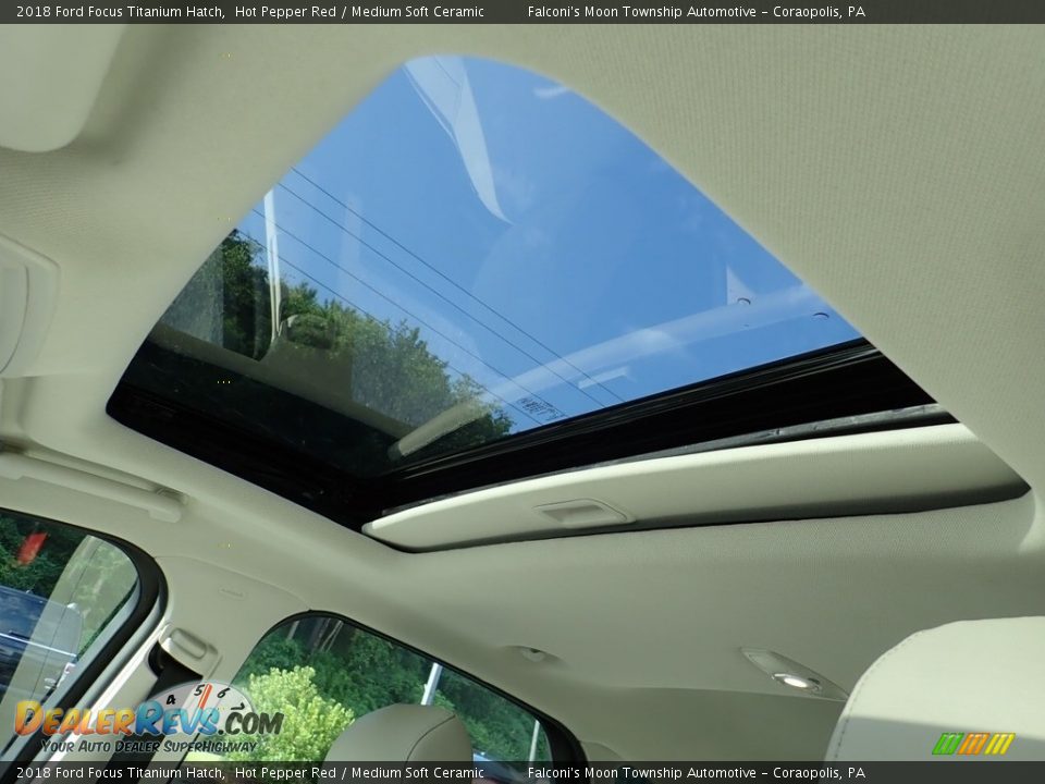 2018 Ford Focus Titanium Hatch Hot Pepper Red / Medium Soft Ceramic Photo #20