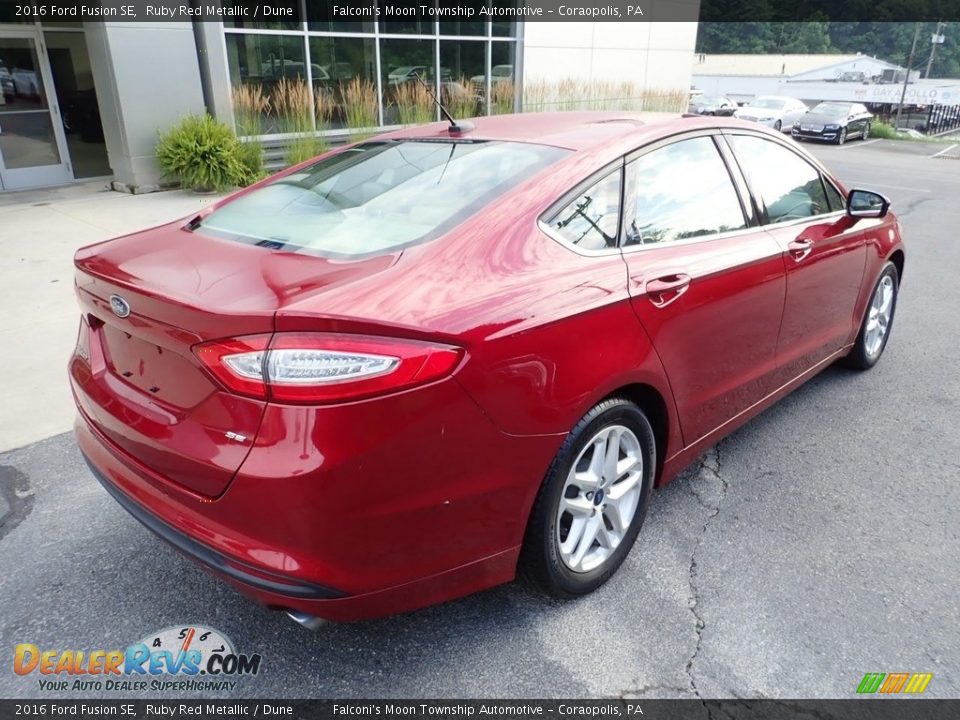 2016 Ford Fusion SE Ruby Red Metallic / Dune Photo #2