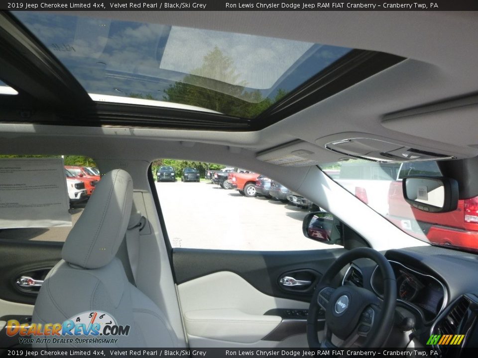 2019 Jeep Cherokee Limited 4x4 Velvet Red Pearl / Black/Ski Grey Photo #12