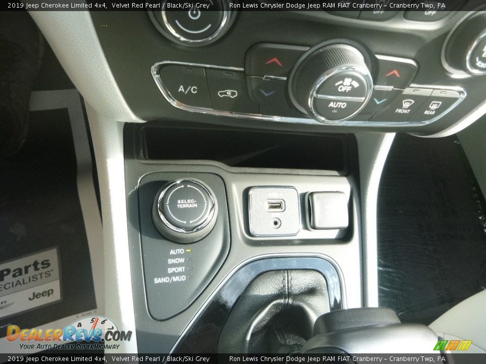 2019 Jeep Cherokee Limited 4x4 Velvet Red Pearl / Black/Ski Grey Photo #20