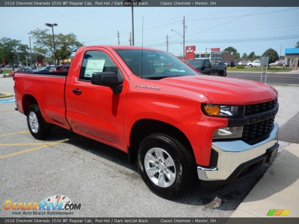 Front 3/4 View of 2019 Chevrolet Silverado 1500 WT Regular Cab Photo #3