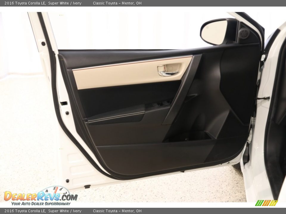 2016 Toyota Corolla LE Super White / Ivory Photo #4