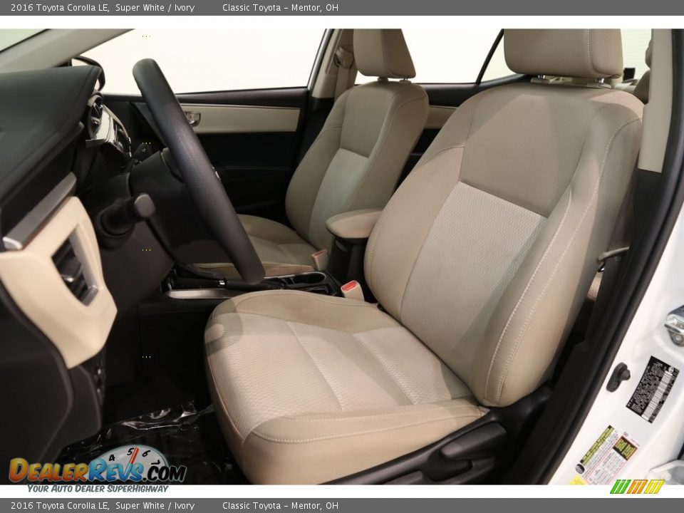 2016 Toyota Corolla LE Super White / Ivory Photo #5