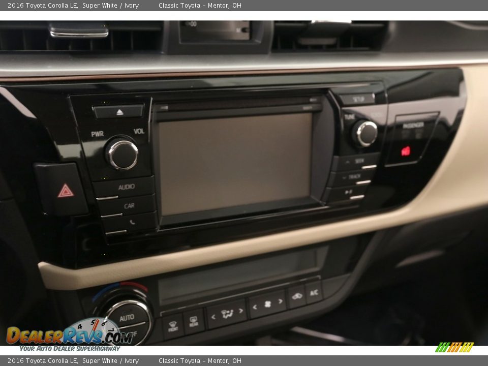 2016 Toyota Corolla LE Super White / Ivory Photo #8