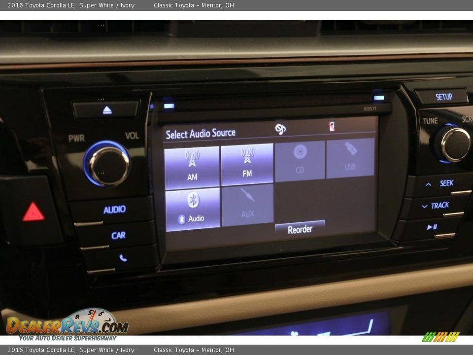 2016 Toyota Corolla LE Super White / Ivory Photo #9