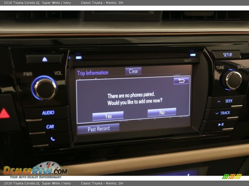 2016 Toyota Corolla LE Super White / Ivory Photo #11