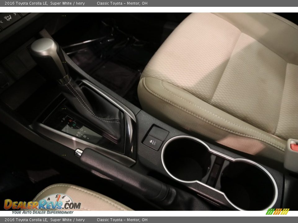 2016 Toyota Corolla LE Super White / Ivory Photo #13