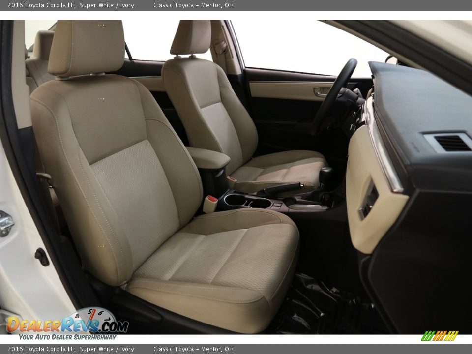 2016 Toyota Corolla LE Super White / Ivory Photo #14