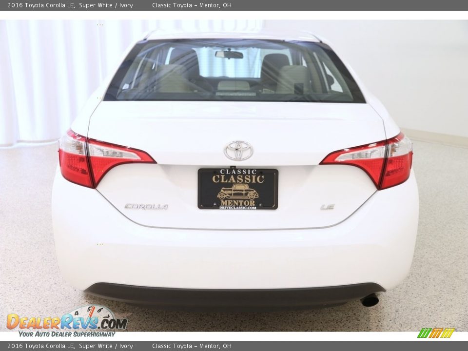 2016 Toyota Corolla LE Super White / Ivory Photo #17
