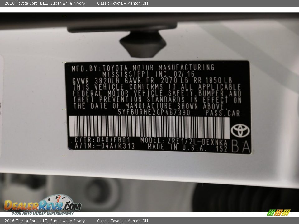 2016 Toyota Corolla LE Super White / Ivory Photo #19