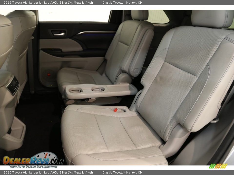 2016 Toyota Highlander Limited AWD Silver Sky Metallic / Ash Photo #17