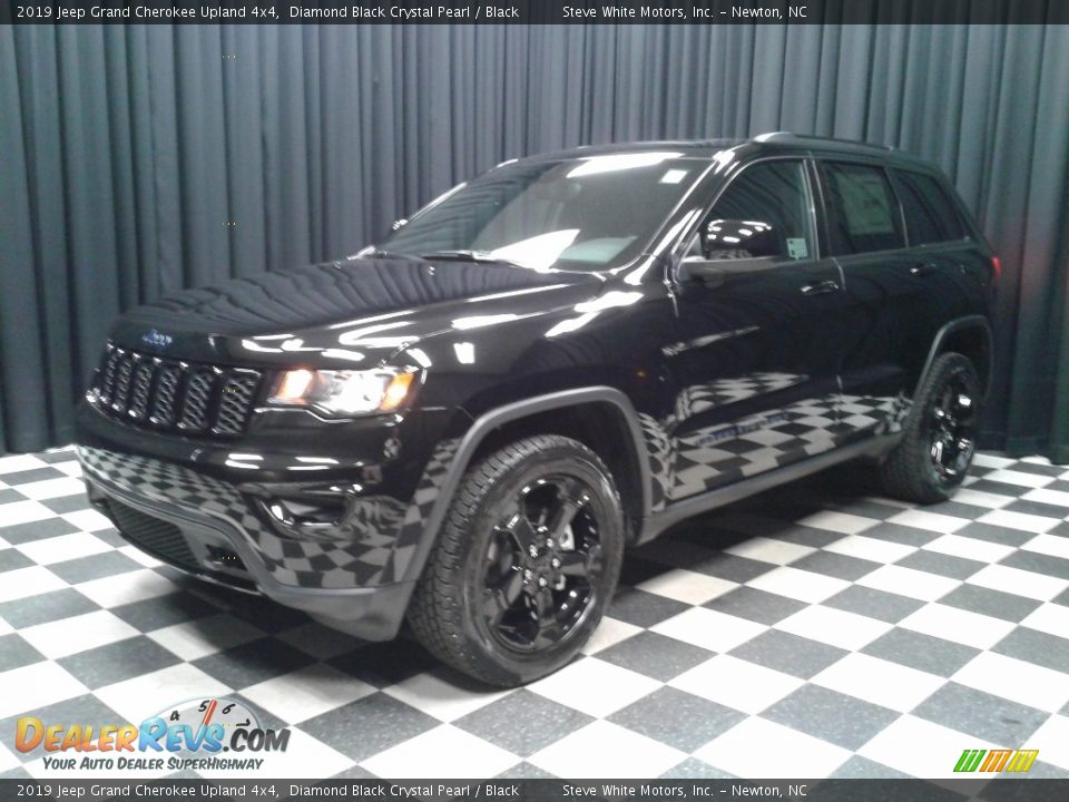 2019 Jeep Grand Cherokee Upland 4x4 Diamond Black Crystal Pearl / Black Photo #2