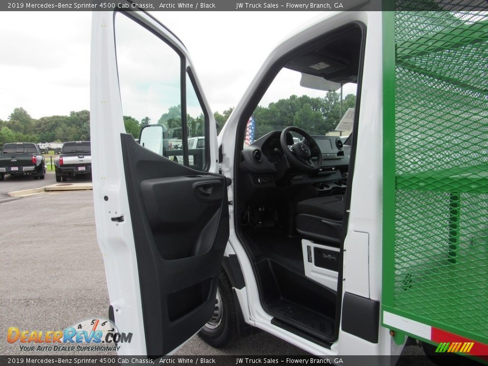 2019 Mercedes-Benz Sprinter 4500 Cab Chassis Arctic White / Black Photo #17