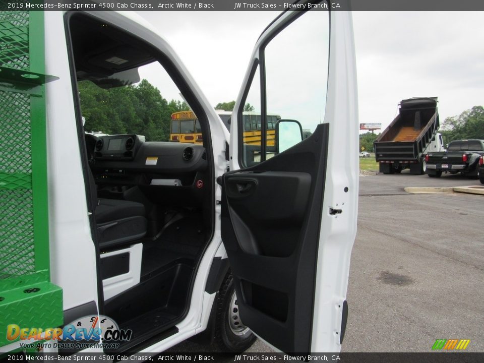 2019 Mercedes-Benz Sprinter 4500 Cab Chassis Arctic White / Black Photo #33