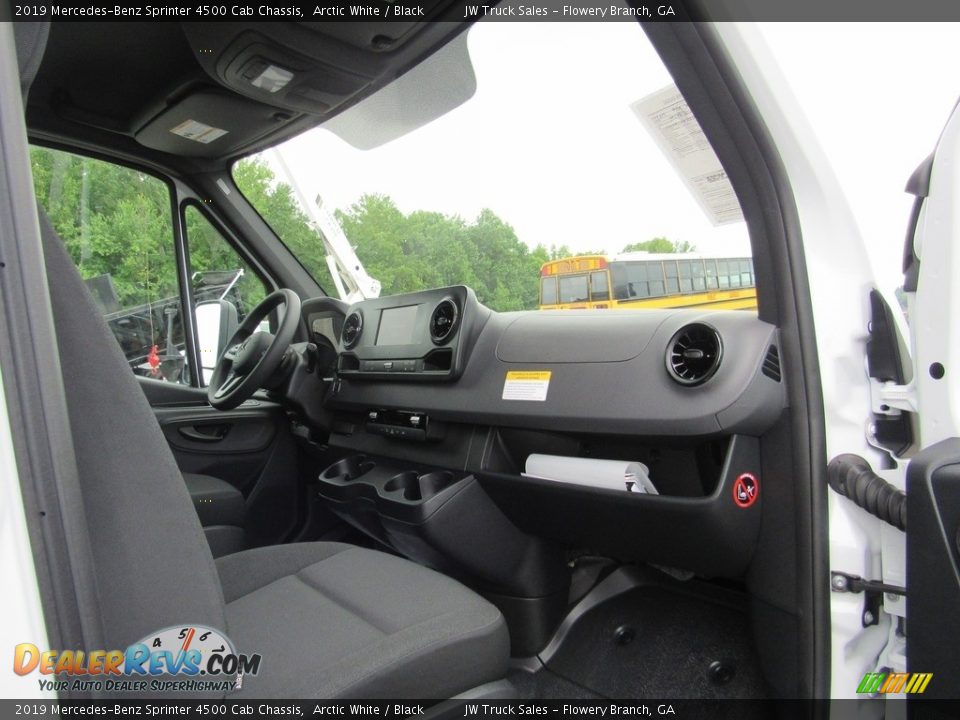 2019 Mercedes-Benz Sprinter 4500 Cab Chassis Arctic White / Black Photo #35