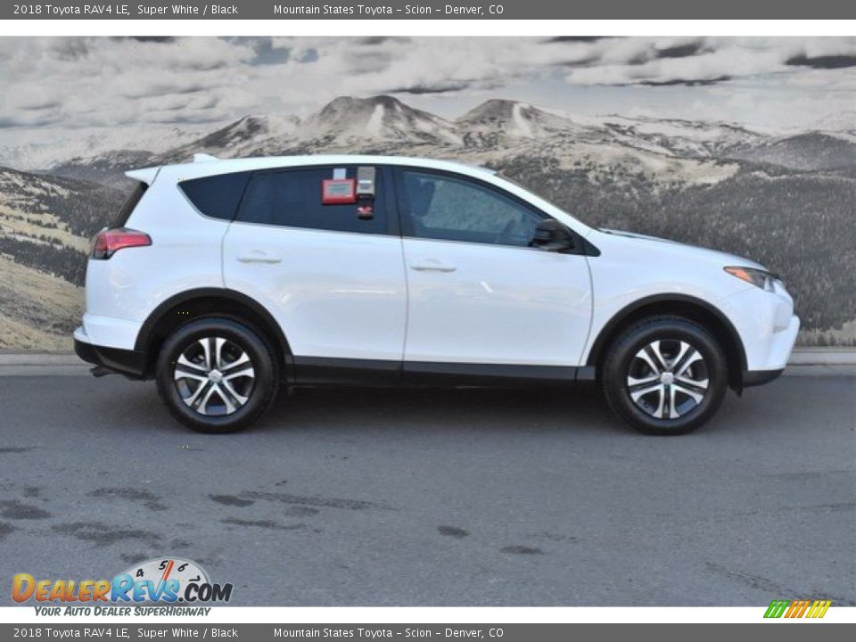 2018 Toyota RAV4 LE Super White / Black Photo #2