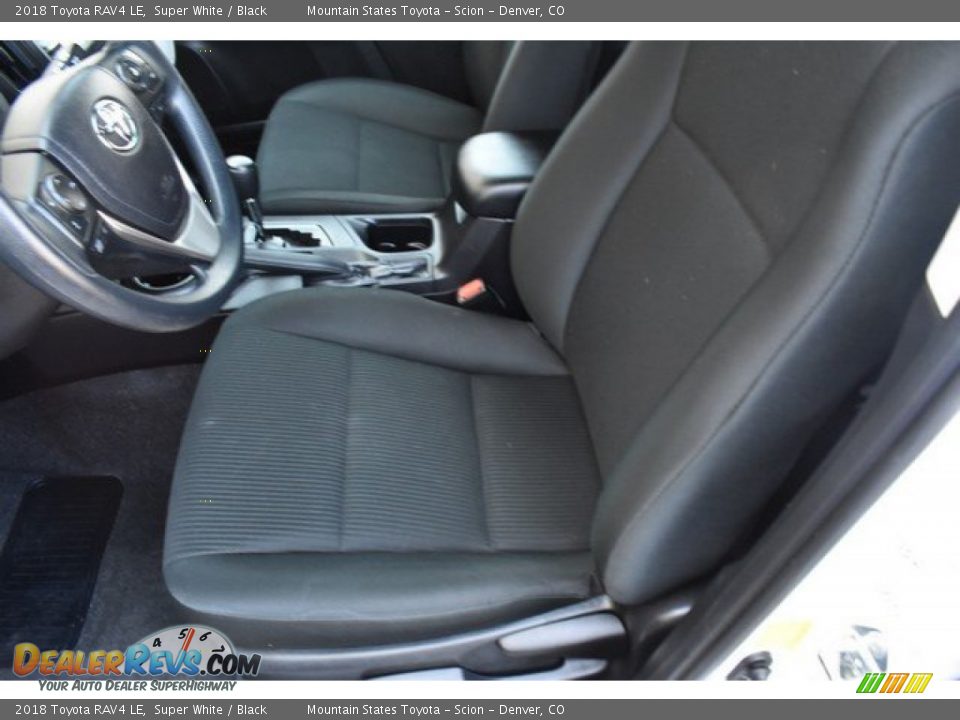 2018 Toyota RAV4 LE Super White / Black Photo #11