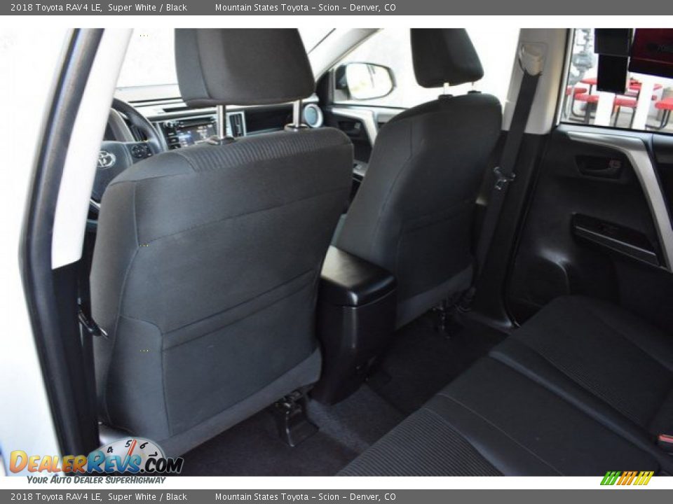 2018 Toyota RAV4 LE Super White / Black Photo #19