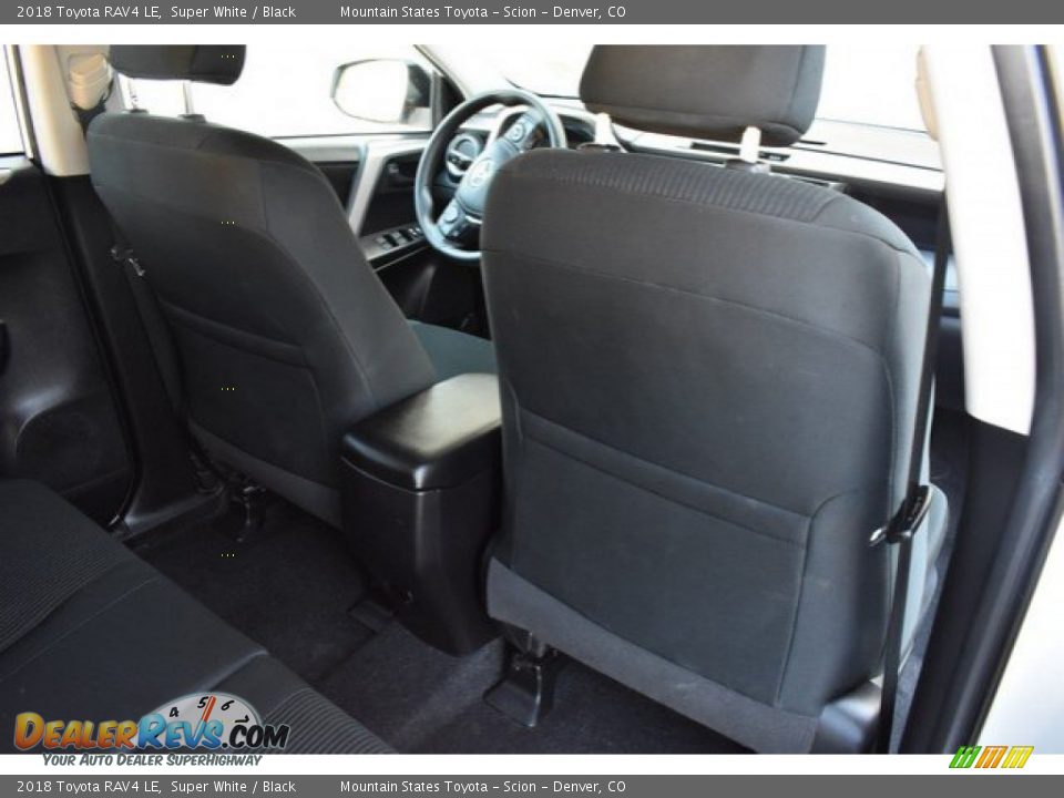 2018 Toyota RAV4 LE Super White / Black Photo #20