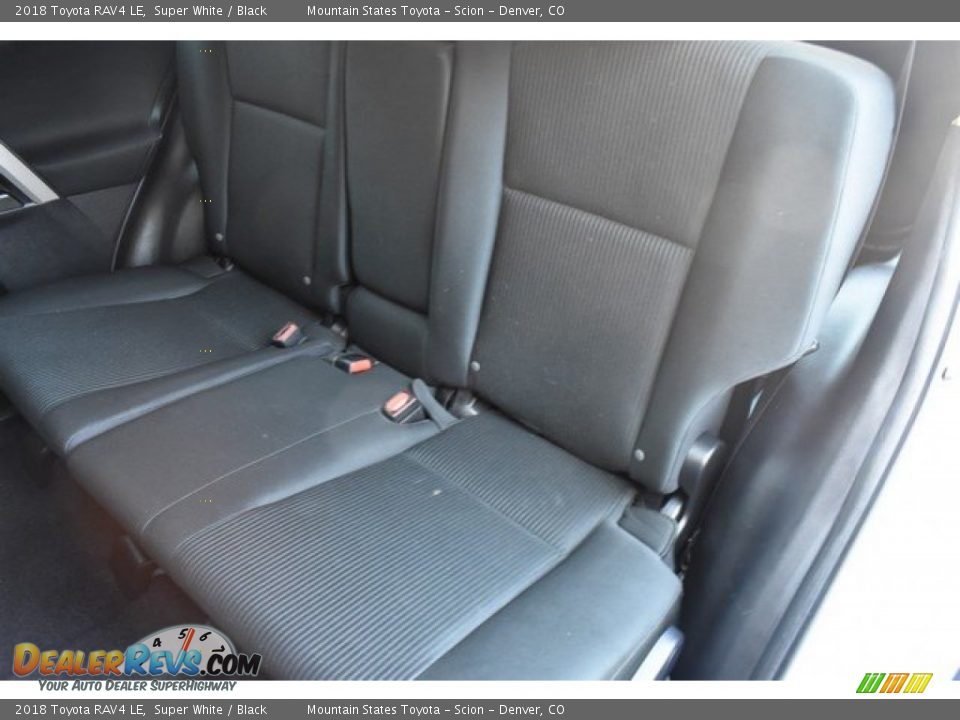 2018 Toyota RAV4 LE Super White / Black Photo #21