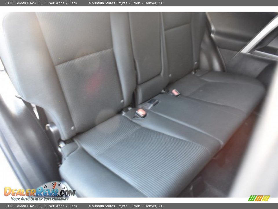 2018 Toyota RAV4 LE Super White / Black Photo #22